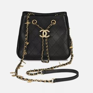 CHANEL 2019 BLACK LEATHER DRAWSTRING BUCKET BAG GOLD